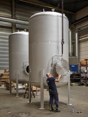 Assemblage finale d’un réservoir sous pression en acier inoxydable
